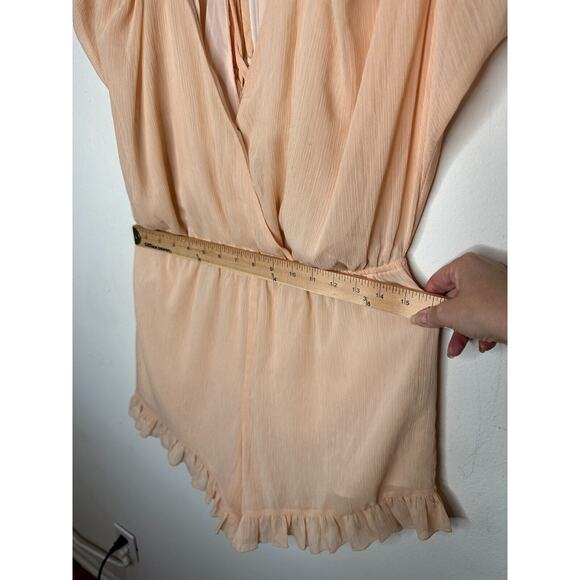 Lovers + Friends Cute Peach Malia Ruffle Cold Shoulder Deep-V Open Back Romper L - Picture 12 of 13